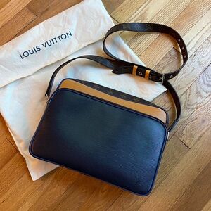 Nil Slim Epi Effect Leather Messenger Bag